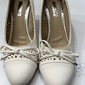 New Rialto 11 M cream cork wedge